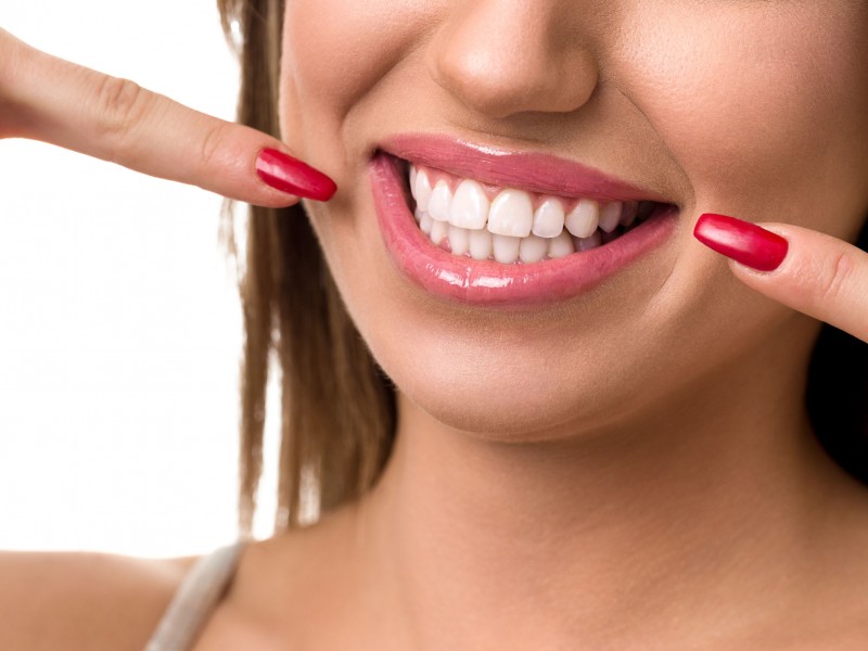 Experience the Benefits That Teeth Whitening Can Offer