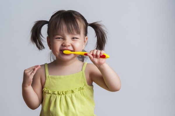 Use Toothbrushes That Are Best For You and Your Kids