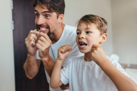 How Do I Choose The Right Dental Floss? Your Dentist Weighs In